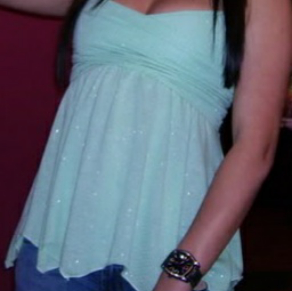 Beautiful top - Picture 3 of 3